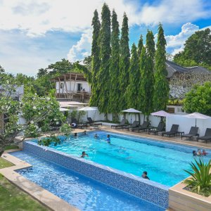 2- slideshow pool
